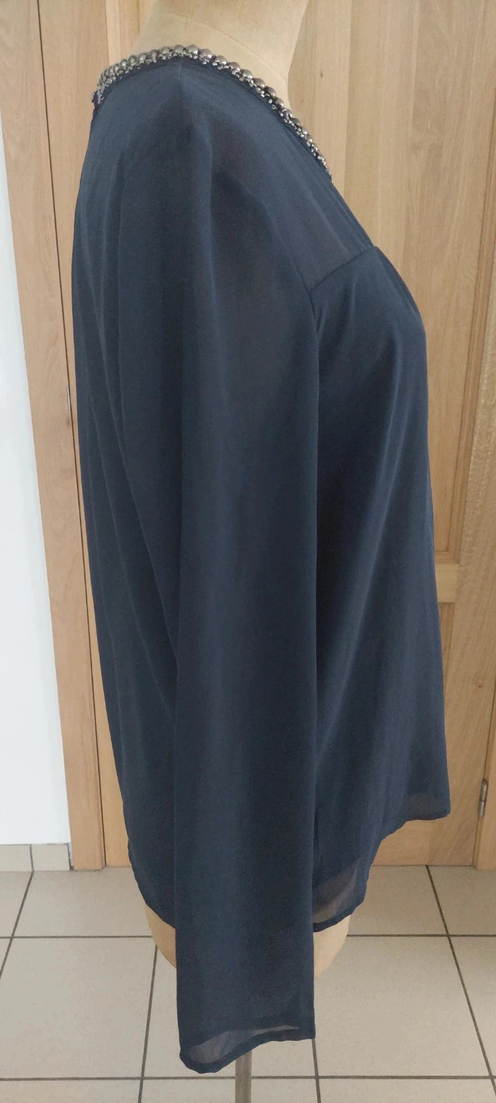 Blouse fluide bleu marine Vila - Col perlé et strass - Taille L (40/42) - Excellent état – photo 2